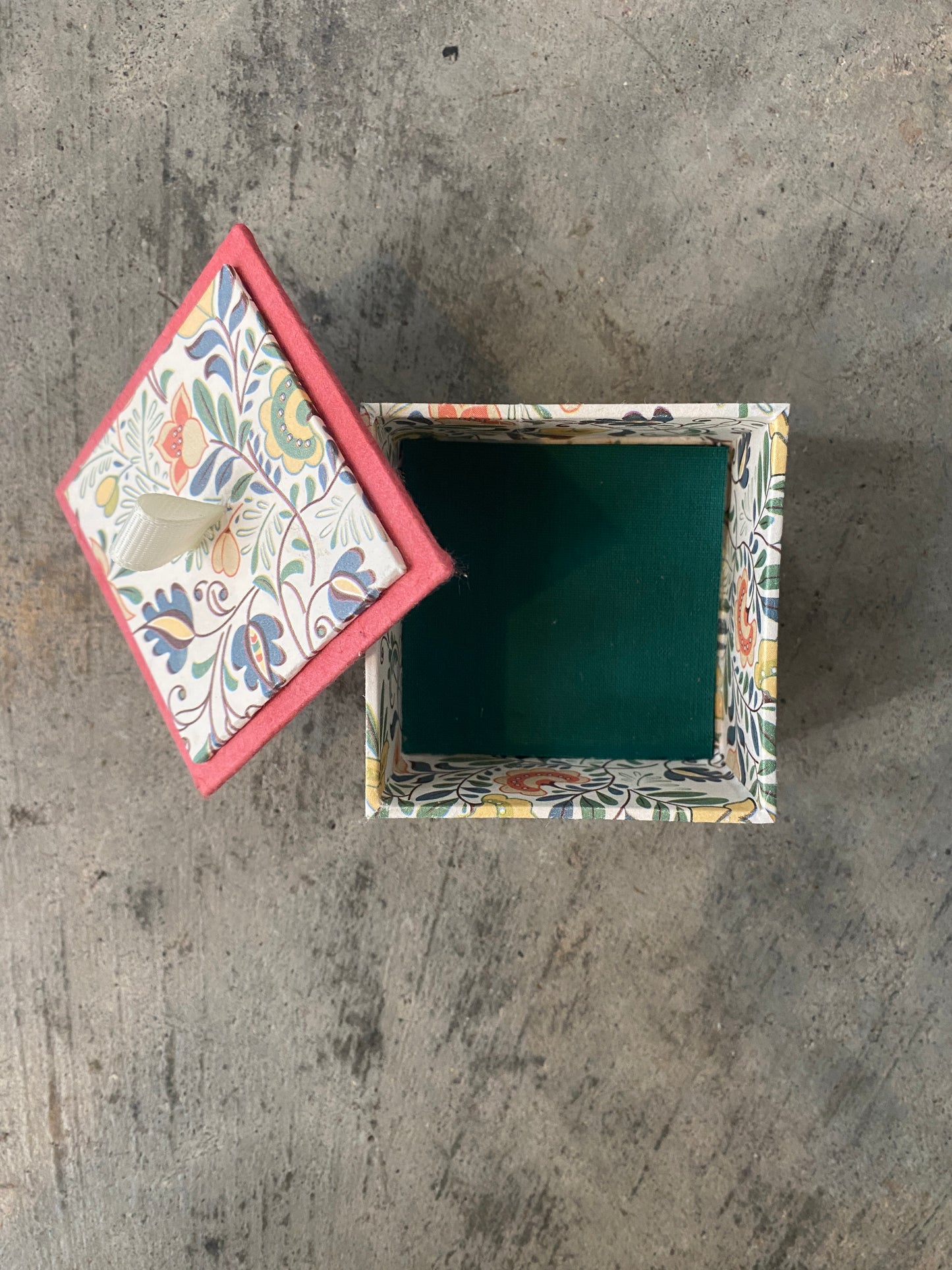 Little Flowered Box with Ribbon Handle