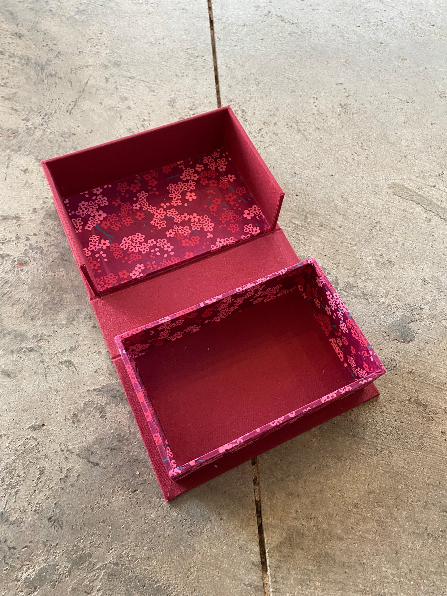 Large Clamshell Box